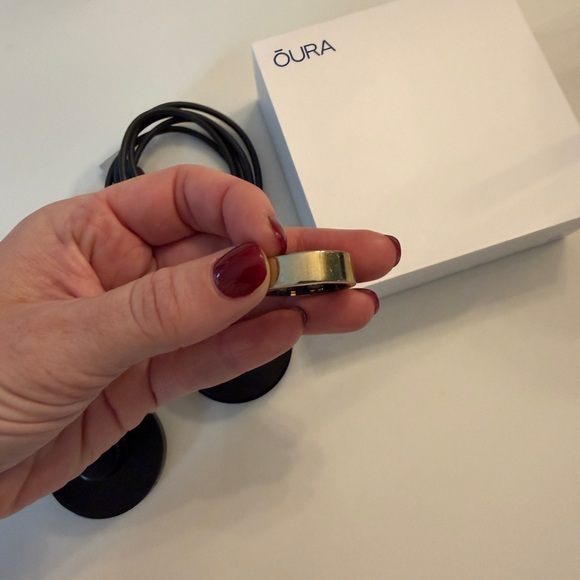 Oura Gold Ring with 2 Chargers - Picture 2 of 4